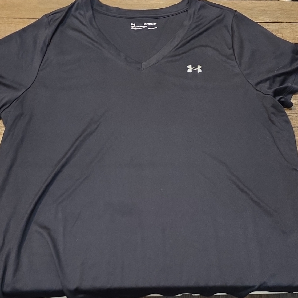Under Armour Midnight Black V-Neck Tee
